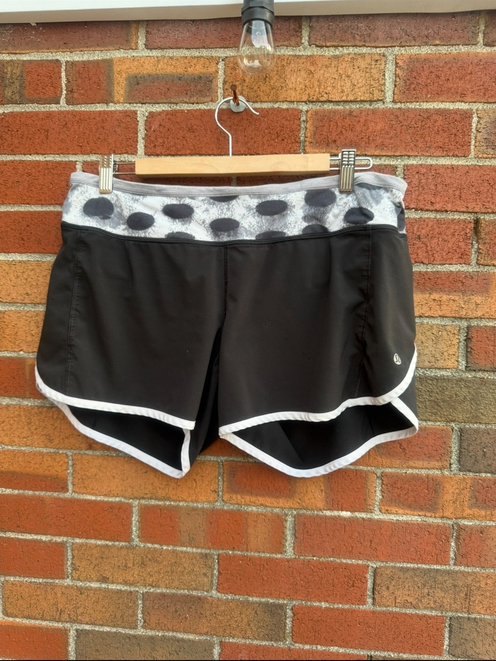 Lululemon Run Speed Shorts Black Gray Polka Dot Women’s Size 10